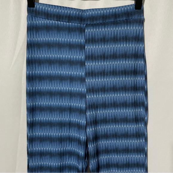 New ASOS Wavy Stripe Print Ribbed Flared Leg Pull On Pants Ombre Blue Size 4 - Picture 7 of 16